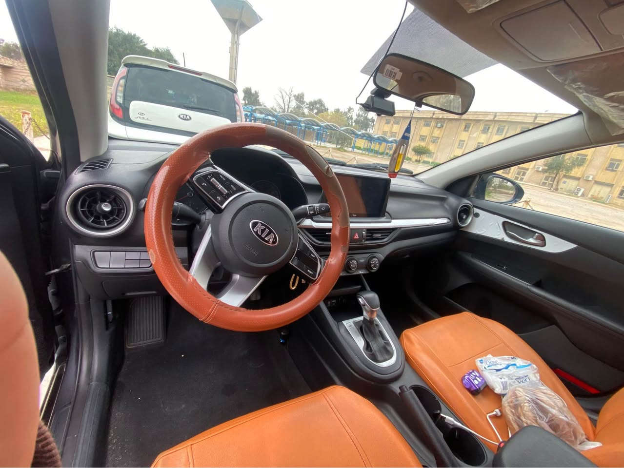 "سيارة سيراتو 2020 خليجي، استعمال شخصي، ماشية 58 ألف كم. تتميز بالشاشة والكاميرا والمواصفات المعروفة. السيارة في بغداد، رقمهابغداد  بسمي، تحويل ثاني يوم. يوجد بعض الرصعات البسيطة مثل ضخات بسيطة على الدوسة ورصعة بجاملغ الخلفي، وكذلك شخط. السعر 141 ألف. يوجد مجال للتفاوض. يمكنك زيارة السيارة والتحقق من حالتها بنفسك." الفارس, صلاح الدين


**إذا كنت صاحب هذا الإعلان وتريد حذفه لأي سبب، رجاءا أرسل رسالة إلى الدعم الفني**