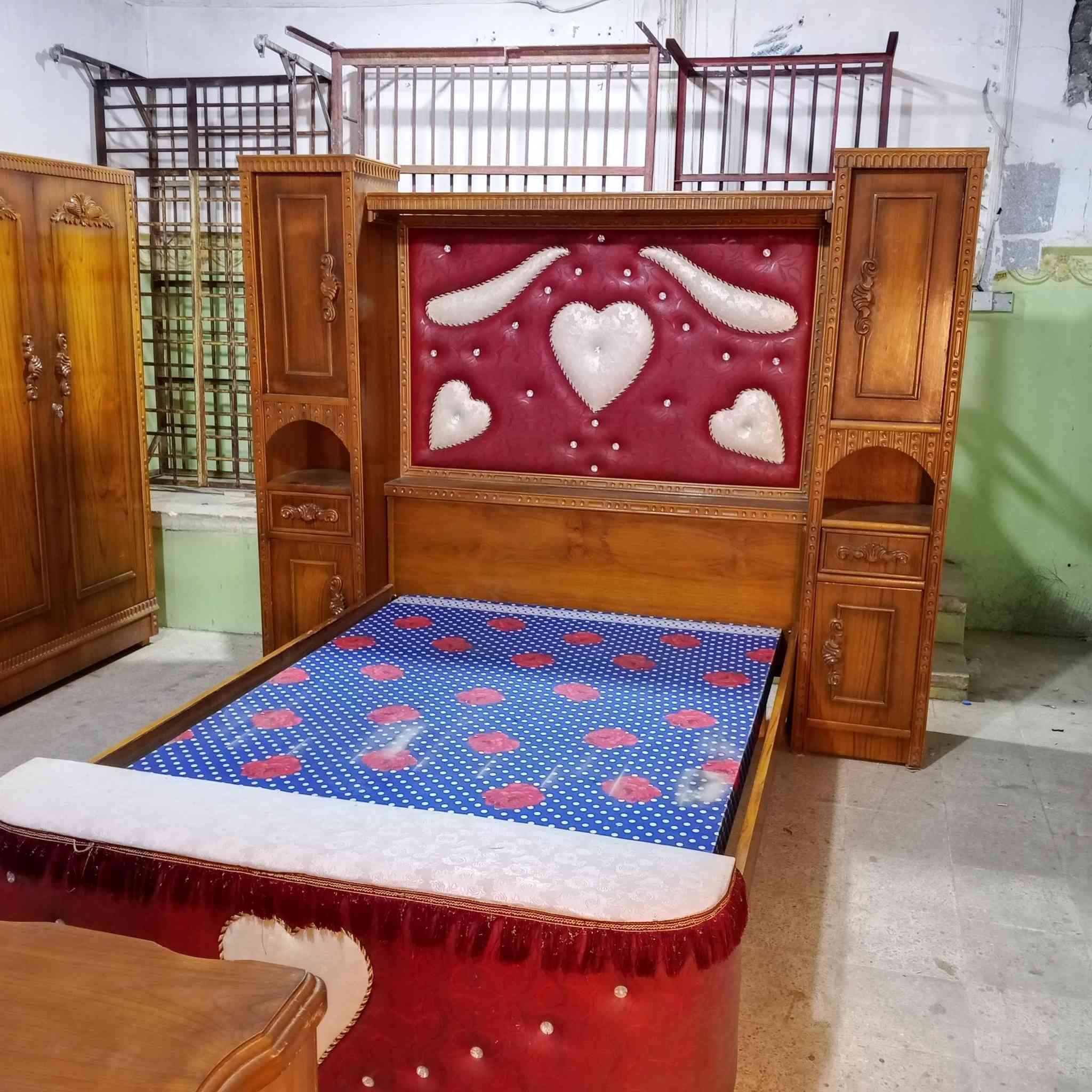 غرفة نوم مستعمل نضيف جداً وشغل ثقيل جداً السعر 775الف فقط العنوان حسنكوي مقابيل اعدادية تلعفر نجارة الأمين للاستفسار ***********
