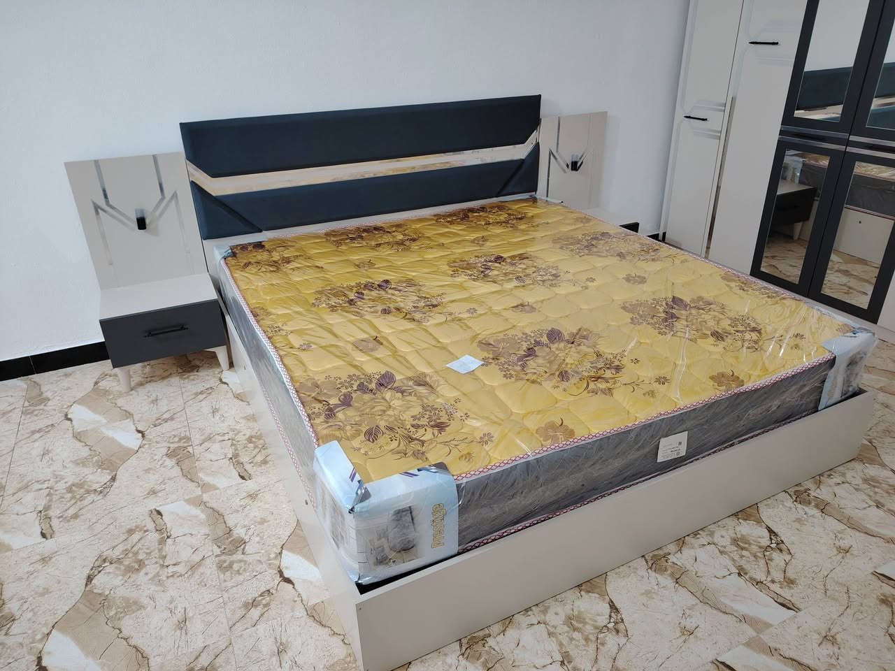 سلام عليكم
غرفة نوم تركي جديده كسر ما مستعمله ولا يوم
مكان ميسان
سعرها 700
***********
