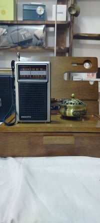 راديو ماركة سانيو  موجتين FM AM شغال سحب ممتاز  الراديو شرط النضافة  ا...