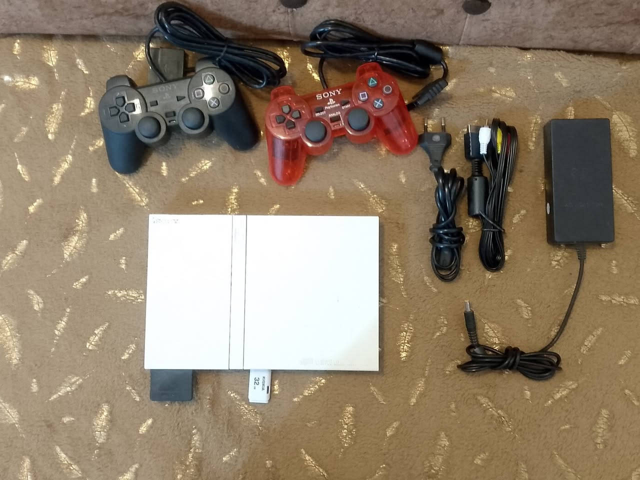 سلام عليكم بلي 2 نضيف كامل غراض غراضه كله جديده فلاش متروس العاب الجهاز لوك ما مفتوح سعر 50الف يوجد توصيل داخل كوت في محافظه واصل لتواصل *********** يوجد وات ساب
