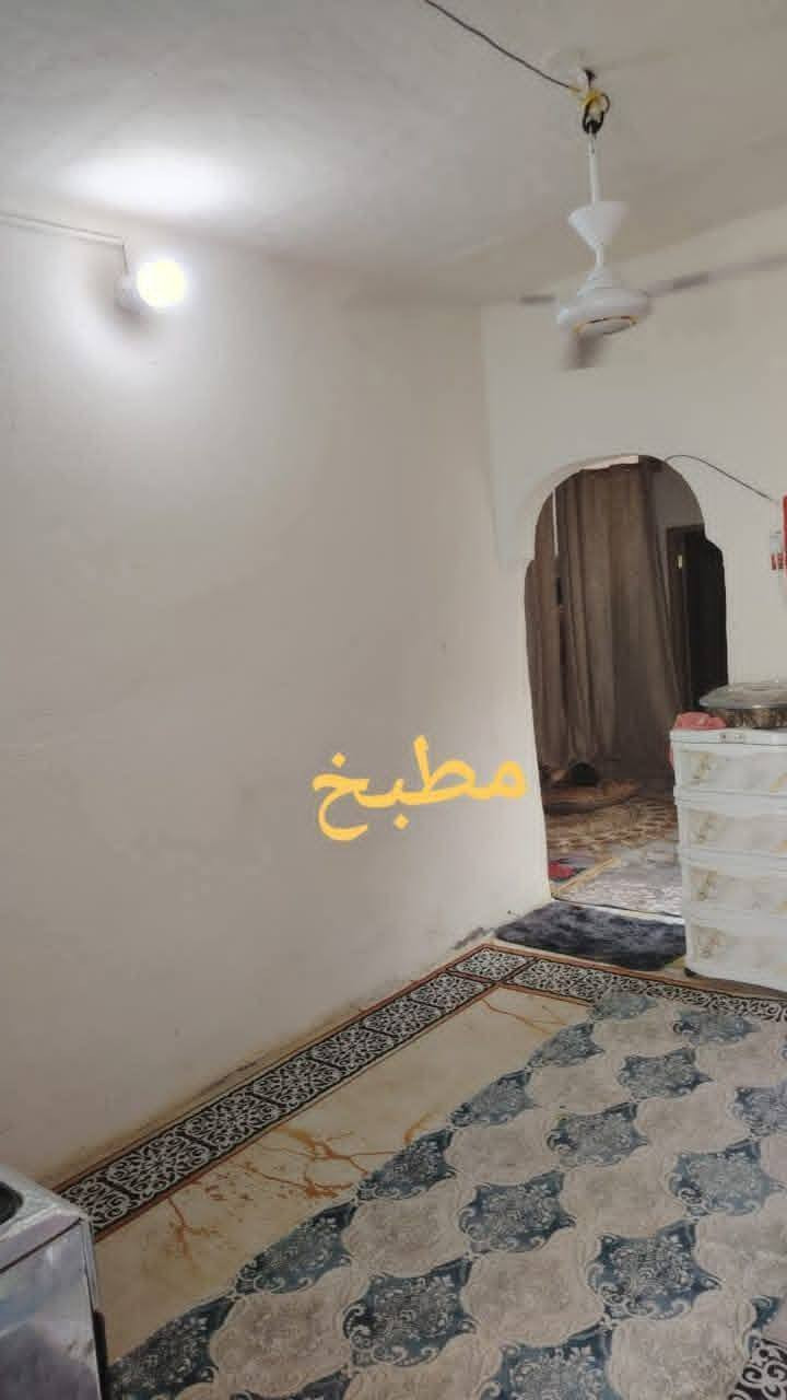 دار للبيع مساحه 100 م
كوفه طريق الزوار قرب منتزه جنات الكوفه 
غرفه وصاله واستقبال ومطبخ وصحيات 
الاستفسار الاتصال  ***********

