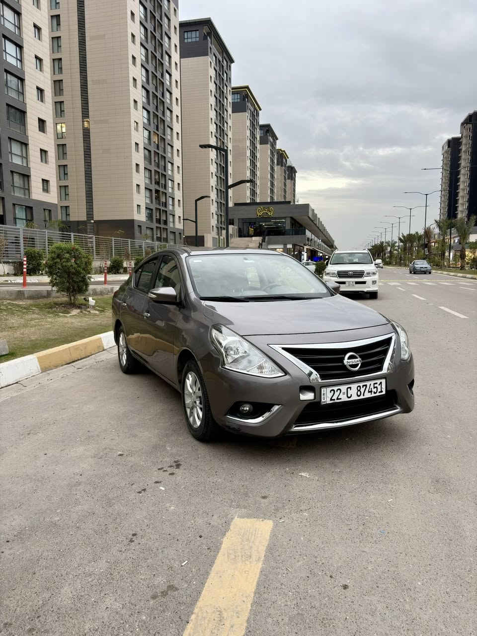 السلام عليكم سني موديل 23
ماشيه 100 مكفولة من الصبغ والتبديل والبارد 
سياره جاهزه على اخر حبايه مابيها نقص برغي
سياره 4 جام كهرباء 
قطعتين تبريد 
شاشه بلاديه 
مكان السياره بغداد حي الجهاد 
السعر 112 وبيها مجال بسيط 
للاستفسار ***********
واتساب ***********
