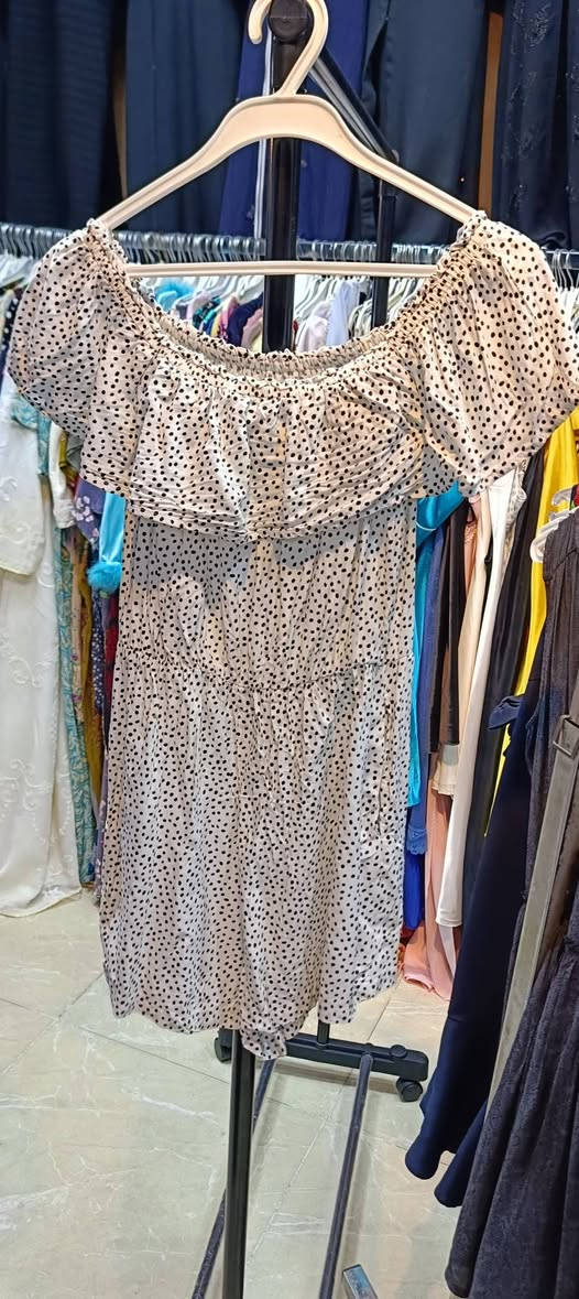 عروضات جديدة وبضاعة جديده وأسعار مناسبة جداً 🔥 
فستان 💃 بناتي ومحير 💃 يتوفر جميع الوان  والأحجام 
     بعرض خاص وبلاش بس ب 👈 2000 دينار فقط 🔥 
         فستان بناتي صيفي بسعر الفين دينار يابلاش 🔥 
عنوان المجمع سوق الميثاق مجاور خياط البزاز قبل نهاية السوق للاستفسارالاتصال على الرقم ***********📞 أو على الوات ساب 📱🌹 وأهلا وسهلا بزبائننا الكرام 🌹
