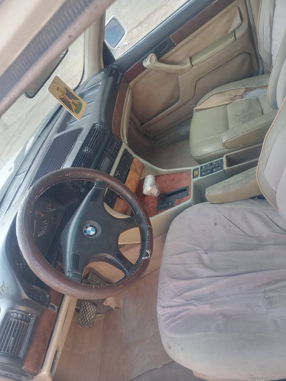 السلام عليكم بيئم دبليو. حجم 735. موديل 89. 6 سلندر  مكينه 3600. رقم بغداد. سياره. حلوه. وكاعده. تخم تاير. صدر. السعر المطلوب 45. وبيهه مجال. مكان السياره.  الانبار. فلوجه. للتواصل ***********
