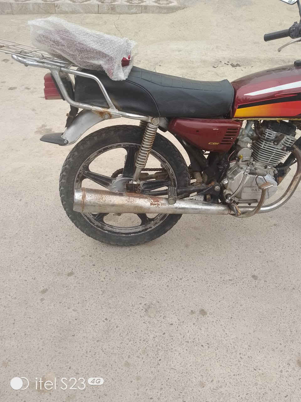 السلام عليكم للبيع دراجة سيفان 20كامله مكملة مابيهه أي نقص اوراق ومحرك خير من الله  وكهربيات كامله مكمله اتصل على الرقم ***********
