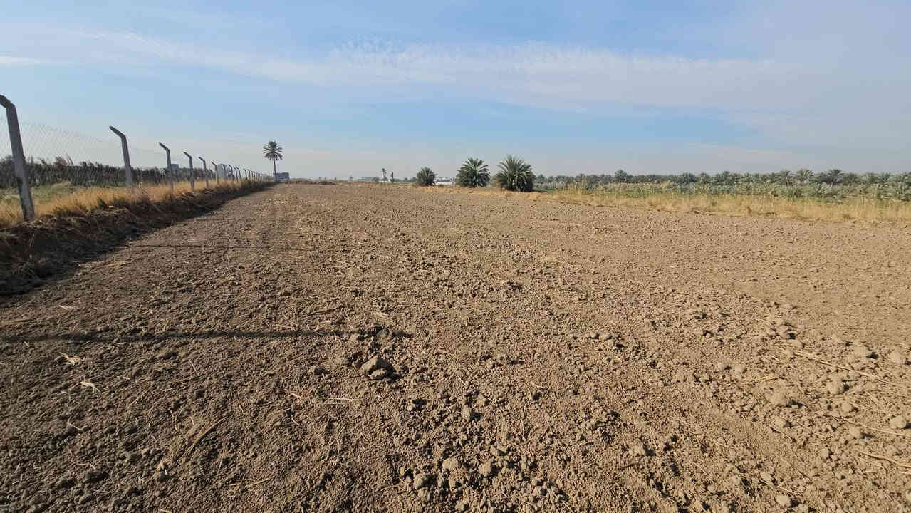 يا الله.... متابعينا الكرام >> الملاك للعقارات كربلاء 
💥بيع مستعجل.....بيع مستعجل __ السعر جدا مناسب 

🛑 3 دونم يباع منها دونم دونمين أو جميع المساحة 
🛑 جميع الخدمات متوفرة الشارع النازل لها 7 متر 
🛑 قرب مدرسة وجامع وعن التبليط 200 م تقريبا 
🛑 طابو زراعي سند 25 تحويل أسهم بالسند 
🛑 تبعد عن طريق الزوار شارع النجف عمود 1141 بمسافة كيلوين تقريبا وعن مركز المدينة 17 كيلو 
💲 سعر الدونم 80 مليون << هذا السعر لمدة محدده كون البيع مستعجل 
🎬 يوجد فيديوا بالتعلقيات يوضح كلشي 
🎬 يوجد فيديوا للراغب بالشراء من الأرض إلى الشارع العام 

💥 عنواننا 》مكتب أملاك الخير _ شارع الرابط _ قرب بساتين طيبة 
يمكنك الاتصال لمعرفة جميع التفاصيل والأفضل تأتي لمشاهدة الموقع والاقتناع وبخدمتكم 
       ***********  /   ***********
                   محمد أبو ملاك الحسناوي
