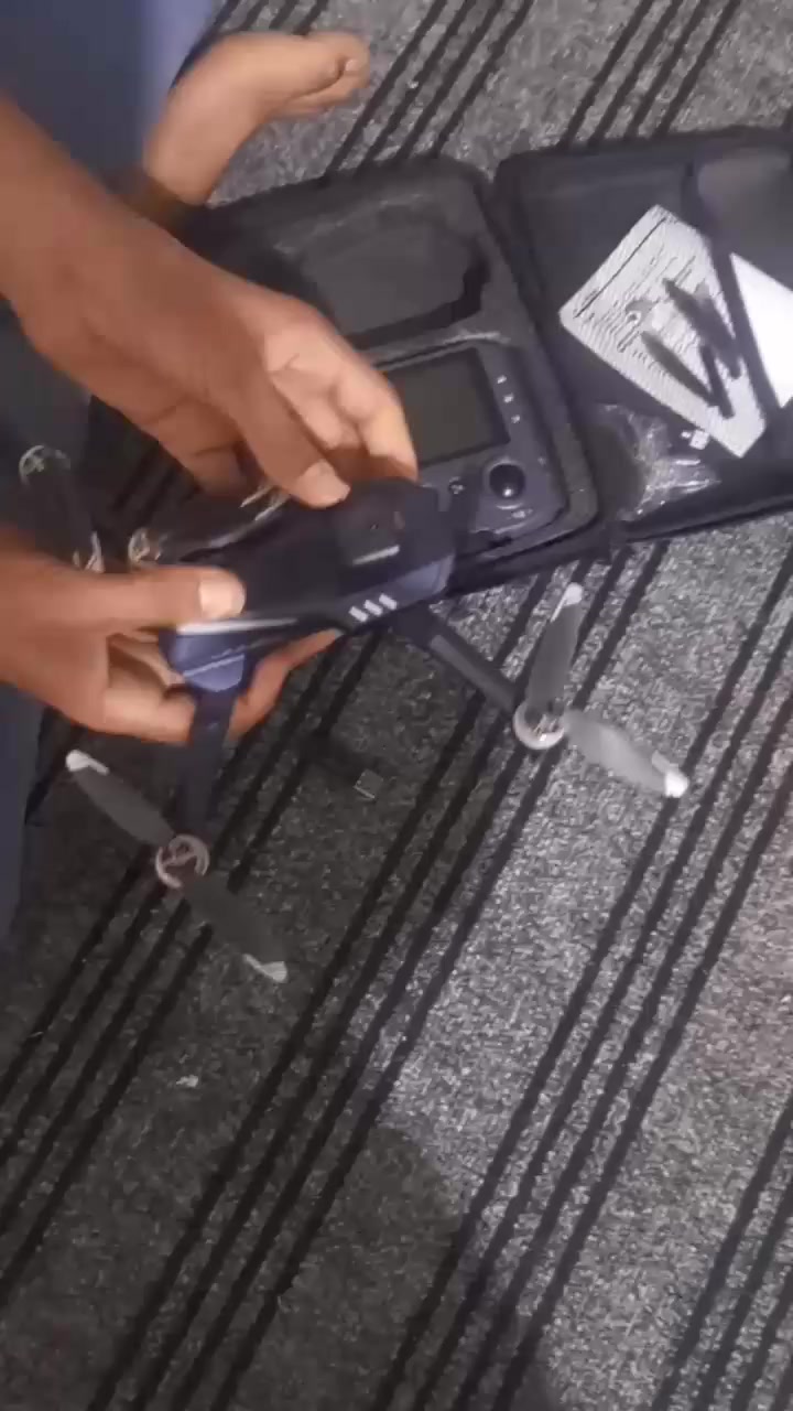 سلام عليكم درون للبيع بيع مستعجل قيم وبل عافيه عليك


**إذا كنت صاحب هذا الإعلان وتريد حذفه لأي سبب، رجاءا أرسل رسالة إلى الدعم الفني**