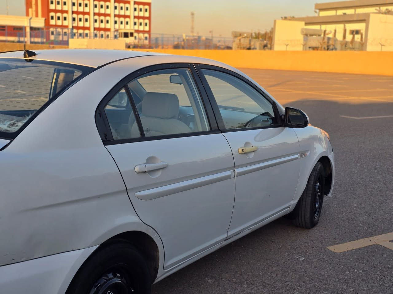السلام عليكم للبيع اكسنت 2009 شكل /2011رقم اربيل  
بدون صبغ  محرك ١٦٠٠ 
تخم تاير جديد 
تبريد ثلج 
بدون نقص السياره 
السعر80 بيها مجال 
رقمي *********** مكاني بغداد
