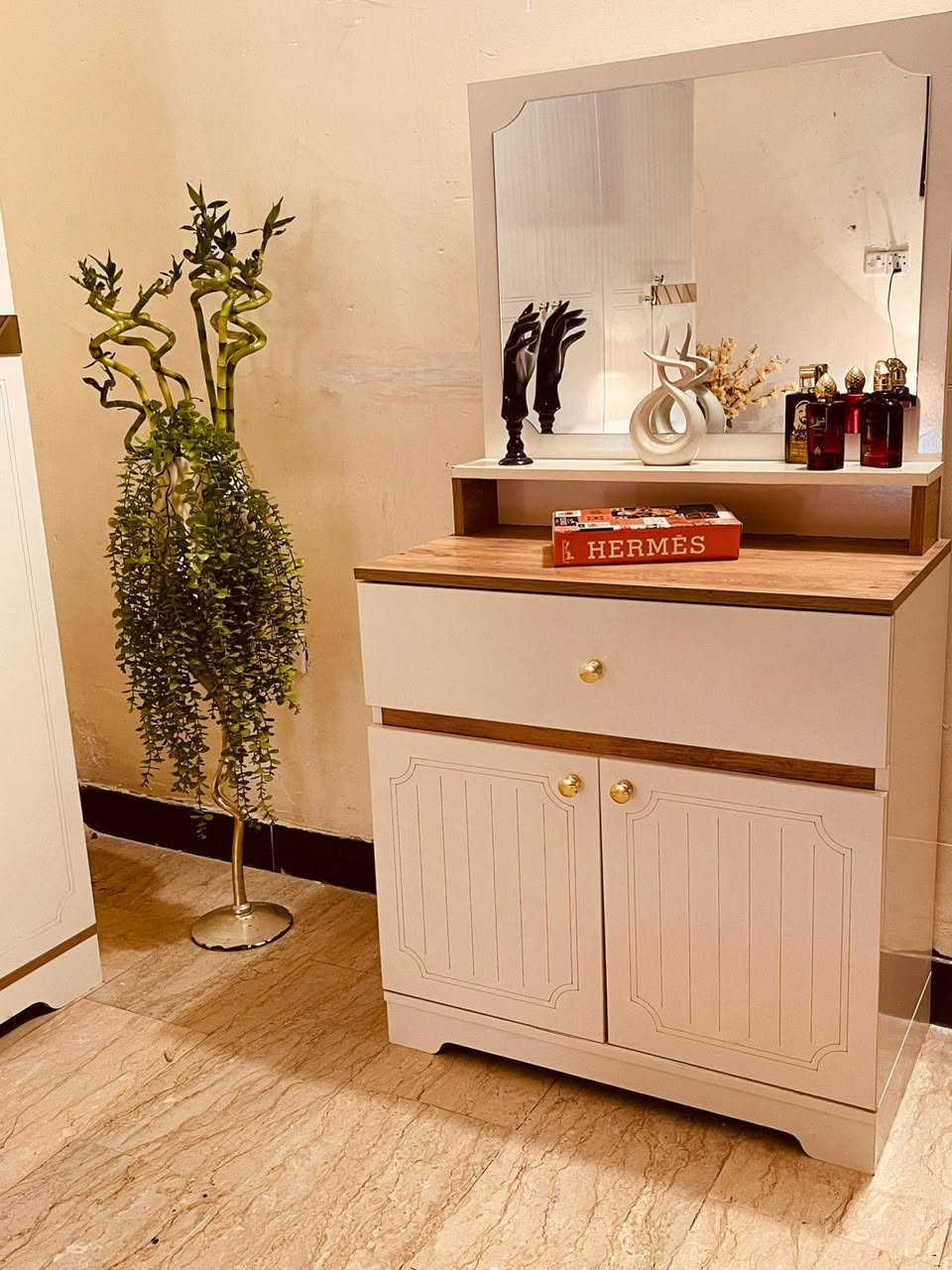 غرفة شبابيه ماركة ايكيا
نضافتهه 100%
الشراي يتفضل خاص او يتصل
***********
متوفر واتساب
