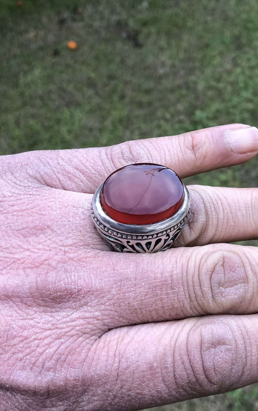 خاتم بحجر عقيق يماني ذمة لون احمر ياقوتي بصياغة يدوية ثكيلة جداً قياس 25 للبيع فقط يوجد توصيل


**إذا كنت صاحب هذا الإعلان وتريد حذفه لأي سبب، رجاءا أرسل رسالة إلى الدعم الفني**