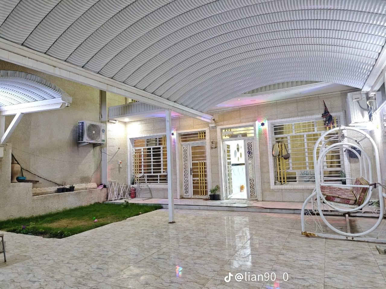 دار للبيع قطاع ٣٠ بظهر السايدين مقابيل الروضة  الرياحين مساحة ٢٢٥ متر طابقين للاستفسار اتصل على الرقم *********** باقي التفاصيل داخل الصور ***********
