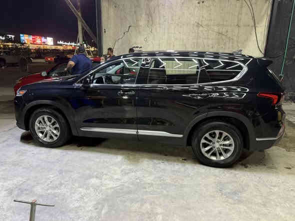 سنتافي 2020 حادثها بنيد مضبوغ وجاملغ امامي ايسر بارد مكينه 2500 عدد الركاب 5 السياره جديده وجاهزه من كلشي ماشيه 30 الف ميل تحويل مباشر  مواصفات بصمه تشغيل وابواب رادار امامي وجانبي وخلفي اوتو هولد سايد بريك بصمه نقاط عمايه توقف ذاتي تدفئه مقاعد وبيها بعد هواي مواصفات معروفه 
السعر 165 وبيها مجال 
*********** هذا واتساب فقط 
*********** هذا اتصال
