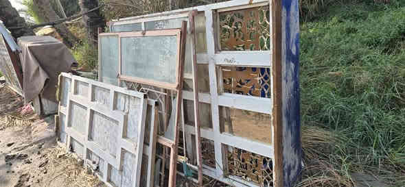 سلام عليكم شبابيك وبيبان تفصال ثقيل للبيع سوق الشيوخ عكيكه هاتف
***********
