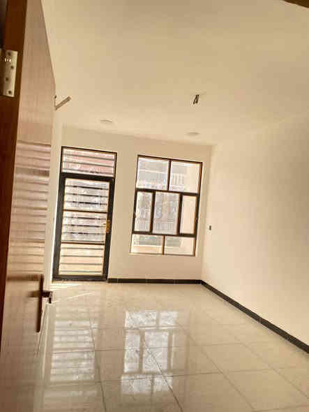 سلام عليكم مشتمل للبيع في الشعب حي التجار مقابيل كليه الامام الكاظم (عليه السلام ) بناء البيت 2025مساحه البيت 75م واجهه 3.75نزال 20 تفاصيل البيت طرمه صغير استقبال حوالي مطبخ منور خدمات 3غرف نوم للاستفسار مكتب الشعب للعقاري بإدارة ابو ريحانه رقم الهاتف ;***********
