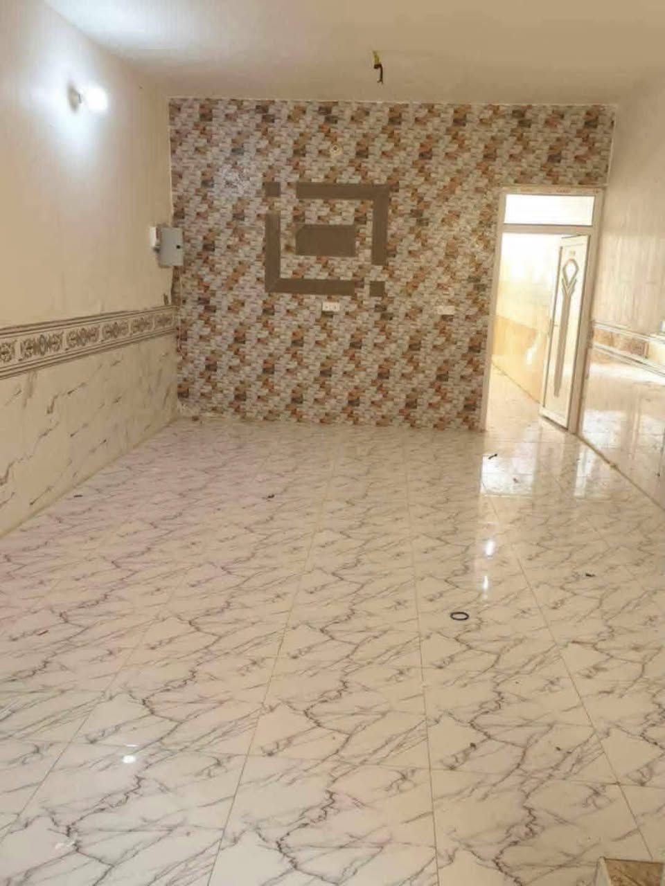 سعر الايجار 300 الف مع ماء وكهرباء وخط مولدة  #شـقـــة_للايــجـــار 📍 الموقع: حي الجزائر قرب ماكولات تشرين  
تحتوي ع غرفه وصاله ومطبخ وصحيات..
———————————————————
🔺#للاستفسار مراسله الصفحه


**إذا كنت صاحب هذا الإعلان وتريد حذفه لأي سبب، رجاءا أرسل رسالة إلى الدعم الفني**