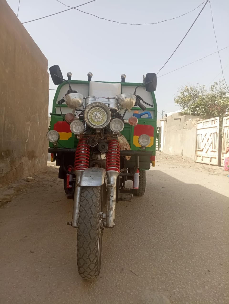 للبيع عشرين جمبزه فول مصبوغه صبغ جماليه مليون وسبعميا وخمسين العنوان الهاشميه***********
