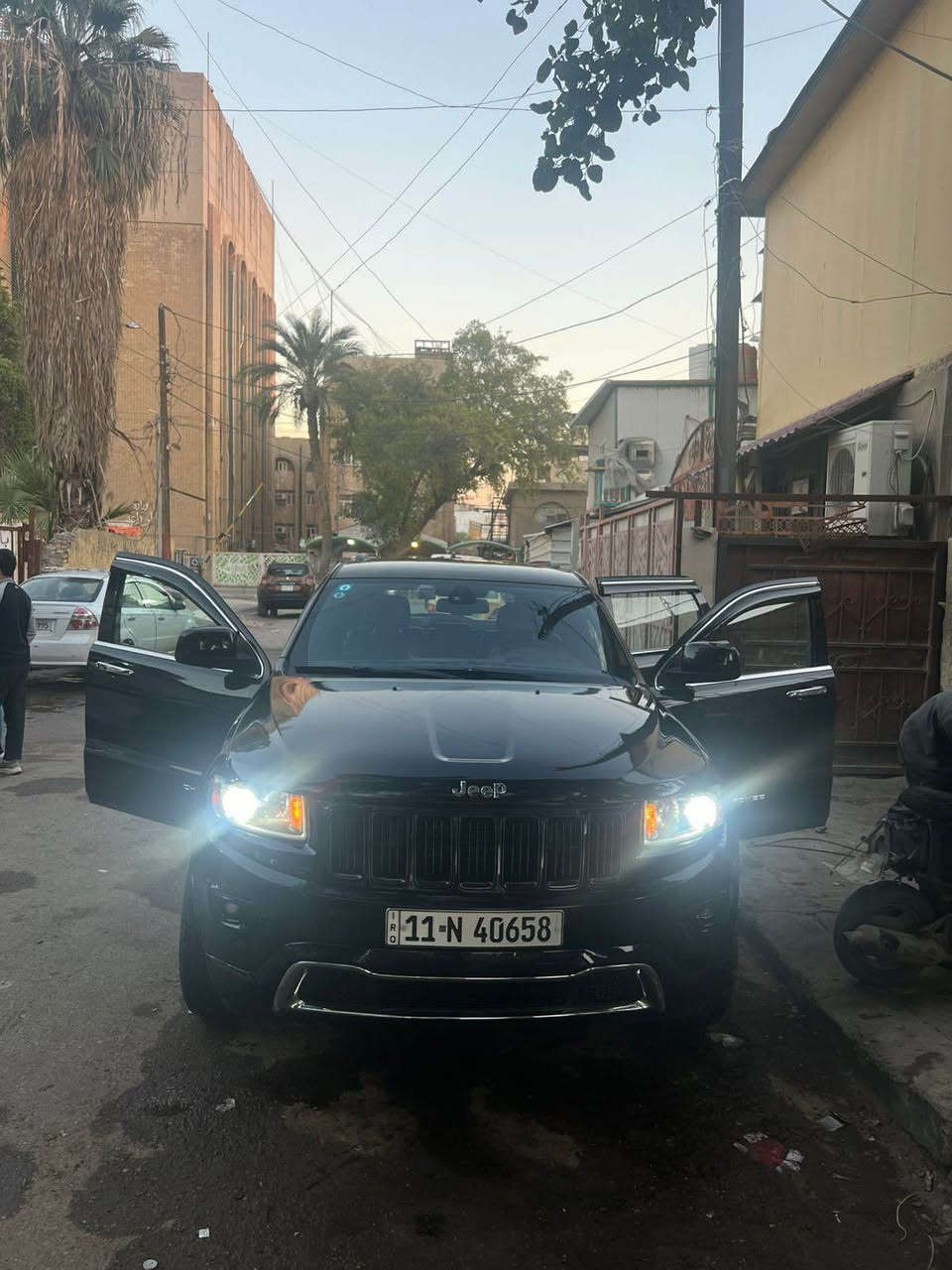 السلام وعليكم جيب 2015 للبيع فقط 
الحادث موضح بالصور والسياره جاهزه من كلشي مكان السياره بغداد  الكراده السعر 175 وبيها شي بسيط للتصال *********** بغداد, العراق
