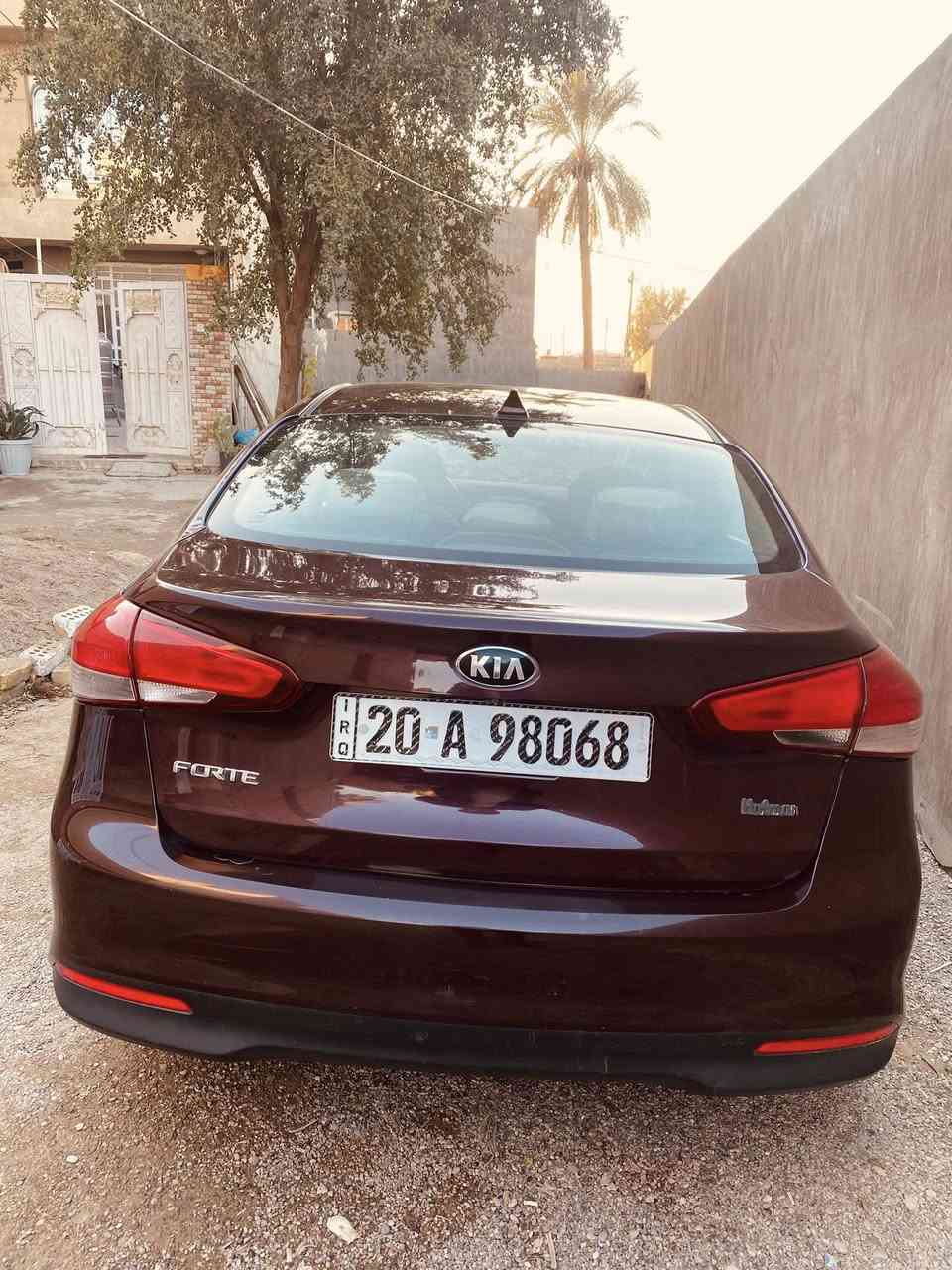 السلام عليكم فورتي 2018 

محرك 2000 دوش 
كير AT المرغوب 
شاشة جبيرة تدعم كاربلاي 
كروز سرعه 
3 وضعيات قيادة 
مانع تزحلق 
تحكمات ستيرن 
كامرة خلفية
سيارة كير و محرك و تبريد و صدر خير من الله
 السونار موجود بيها بس بنيد وبيها بارد 
عنوان ديالى الخالص السعر 125وبيها مجال 
رقم الهاتف  ***********
