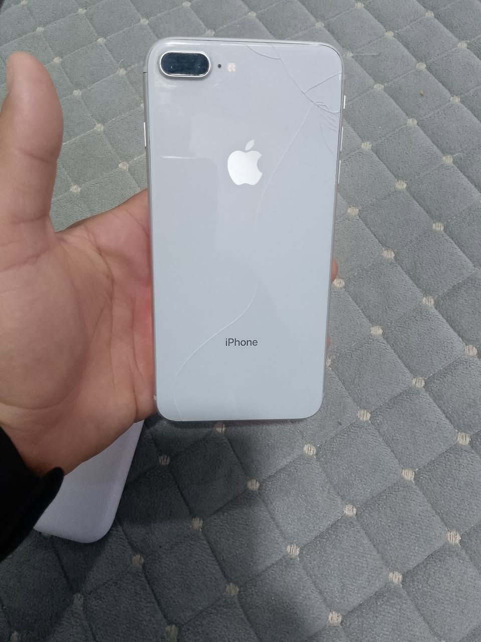السلام عليكم جهاز ايفون 8 جهاز وكاله ما مفتوح يحب راسلني خاص ***********
