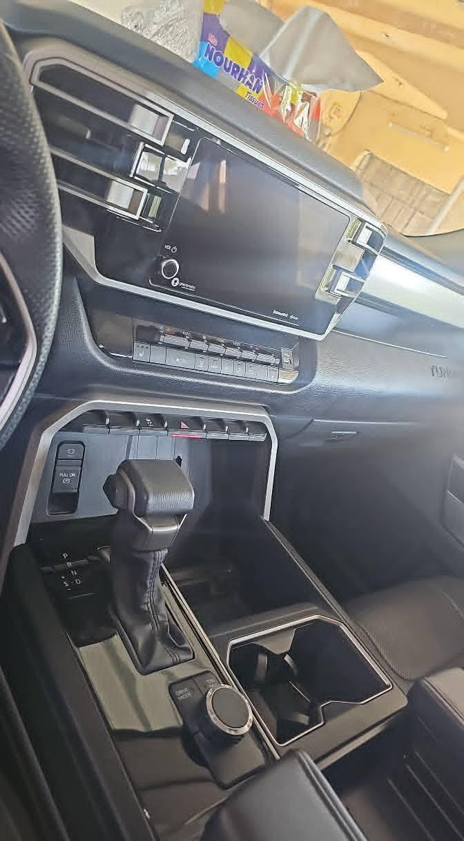 تويوتا تندرا 2024 للبيع او مراوس بخصوصي 7 راكب
مكان السيارة: بغداد – المشاهدة

 للتواصل: *********** ا

 المسافة المقطوعة: ٢٩ ألف كم

 المحرك: 6 سلندر – توين توربو

مواصفات xp

 كشنات جلد كهربائية
تحديد مسار
 تدفئة وتبريد

تشغيل عن بعد 

 رادار

 حساسات أمامية وخلفية

• نوافذ كهربائية لجميع الأبواب

• النافذة الخلفية كهربائية

• باب الحوض الخلفي بنظام جك كهربائي

أضرار السيارة:

السعر 365 $

• تبديل الجاملغ الأمامي نفس الون بدون صبغ 

 تفاصيل إضافية:

• رقم السيارة: بغداد الدولي الجديد

• باسم المالك – تحويل مباشر
