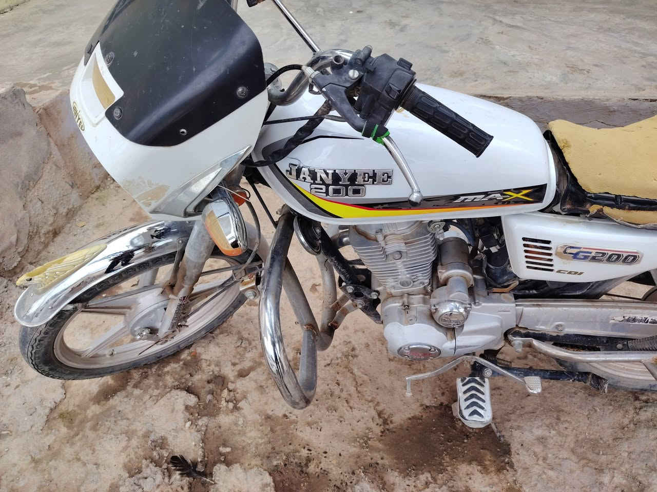 السلام عليكم موطور للبيع جني ابو الكله 2020 بعده شركه مامفتوح سلف شغال كل الاضويه شغاله ***********
