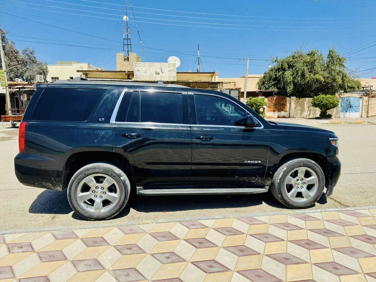 تاهو موديل 17 ضباط بغداد
ضرر موضح بل صور بنيد فقط بدون دواخل 
ماشيه 180
مواصفات LT 
فتحه 
بصمه 
دواخل جلد لون بيجي
رادار 
فولل للاخير 
مكان ناصريه 
***********
