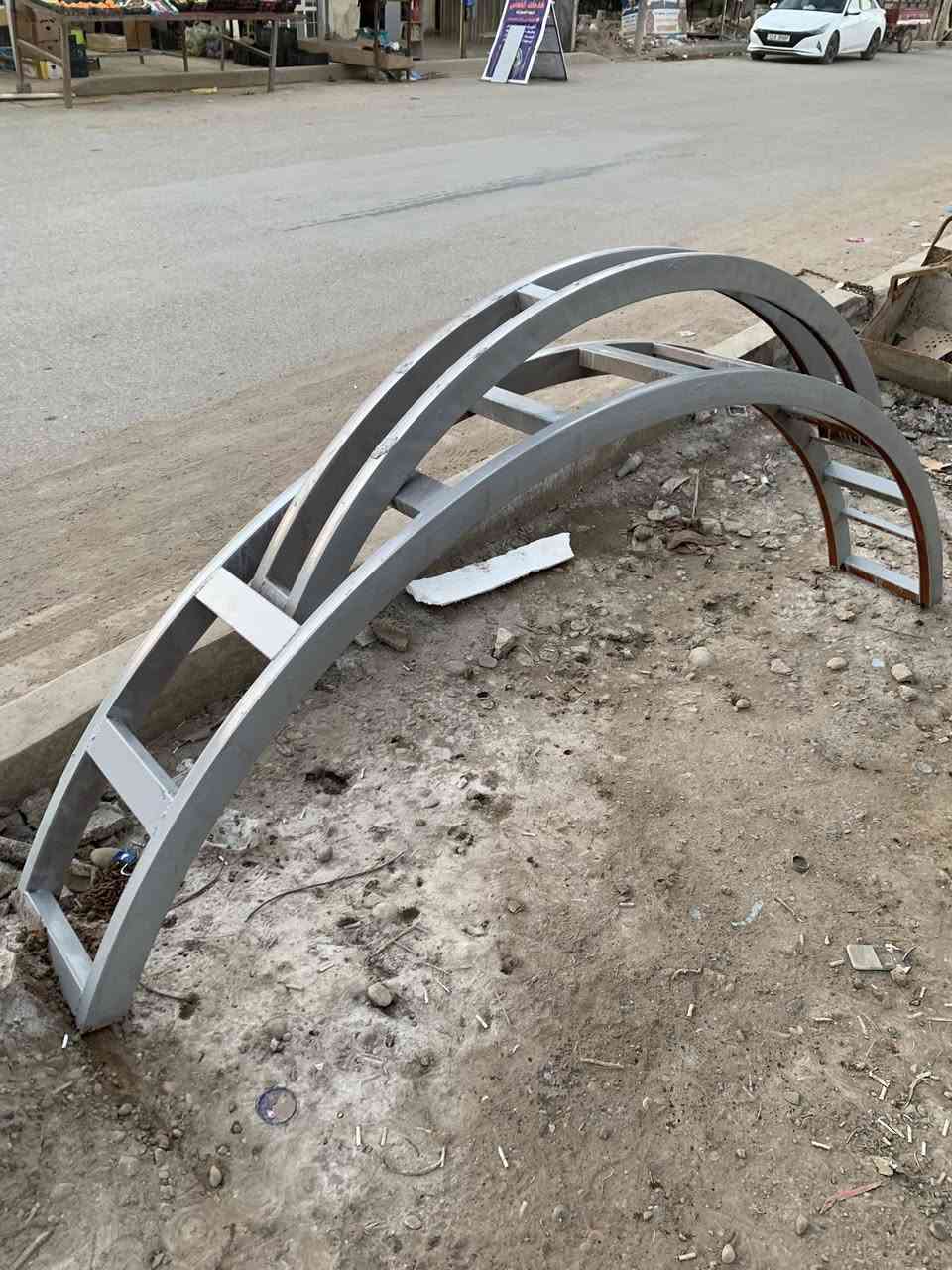 السلام عليكم
متوفر اقواس باب قياس ٢ متر صغير
وقياس ٢ متر و٩٠ قياس كبير
سكلة البركة في ابو كفة - قرب مولدة مروان 
للتواصل ***********-***********
