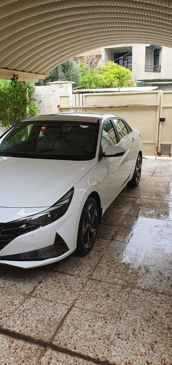 السلام عليكم 
النترا 2022 خليجي للبيع رقم بغداد مشروع وطني باسمي فول مكفولة من الضربة و الحادث
محرك 2000
فتحة سقف سلايد 
كشن كهرباء 
شاشة كار بلي و اندرويد اوتو اصلية 
بصمة 
حساسات و كامرة اصليه دوارة 
فول تحكمات 
السيارة لوك جديدة بعدها ماشيه بس 23 الف كيلو استخدام شخصي من هي و زيرو يمي
بيها كم رصعه مال حالوب بالقمارة البنيد و الجنطه كلشي مابيهم
السعر 175 ورقه و بيها مجال بسيط 
 مكانها بغداد حي الجامعة 
***********
