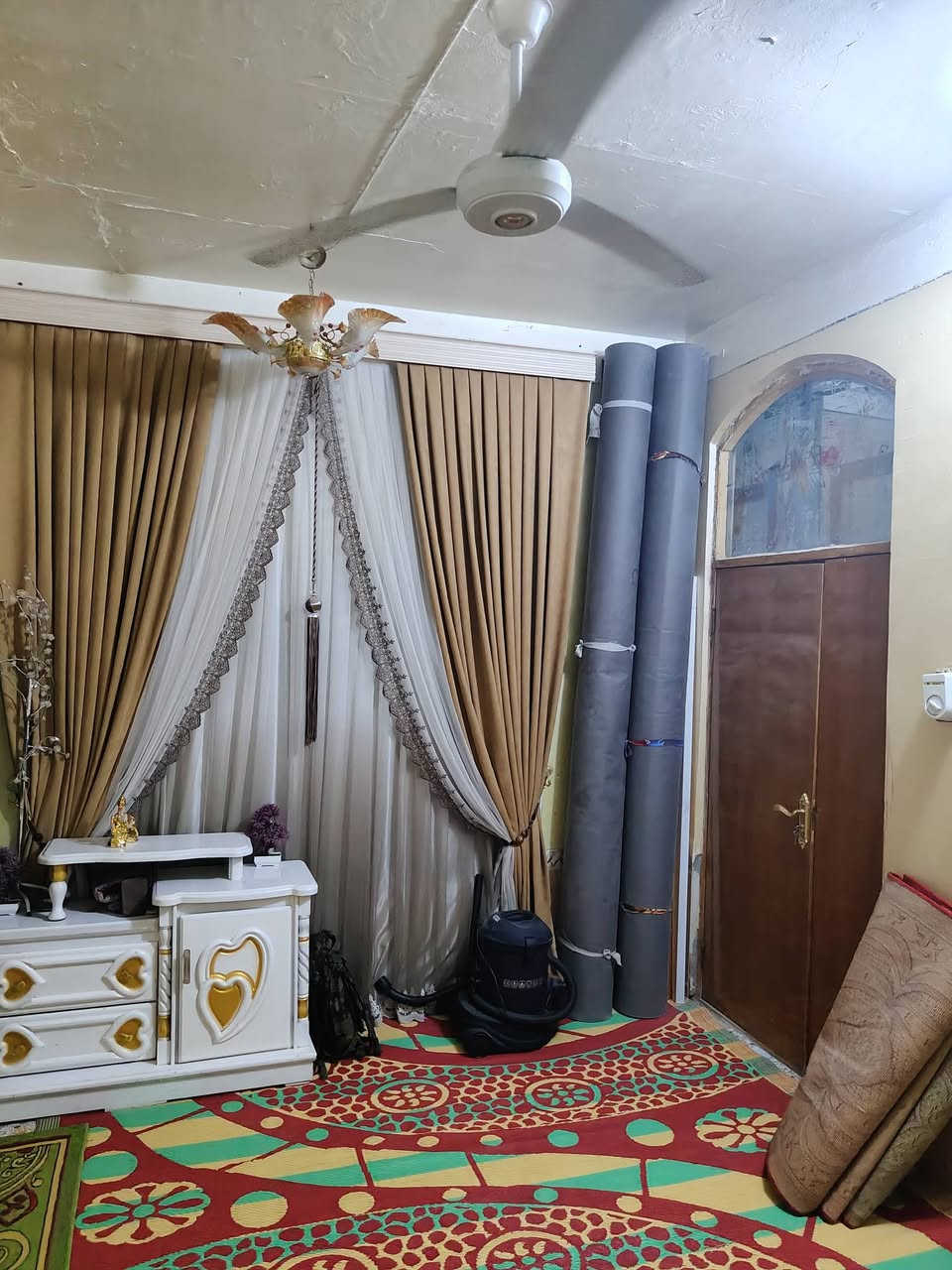 بيت طابو صرف للبيع
مساحة 120 متر 

مكونات البيت غرفه نوم وصاله ومطبخ وديوانيه وصحيات وساحه 

الموقع العكيكة قرب متوسطة الفراهيدي ومركز الشرطة الجديد 

السعر كلش مناسب 46 وبيه مجال للشراي 

للأستفسار الأتصال ع الرقم ‏‪0788 552 6646‬‏
