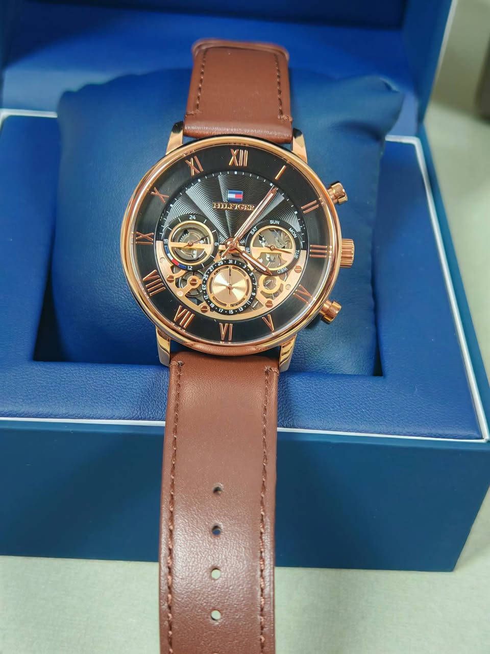 مزااااد مزااااد 
لدينا لكم اليوم مزاد جديد لساعه راقيه وانيقه الساعه تومي هيلفكر الامريكيه الشهيره الساعه اصلي كامل المرفقات مع الظمان سنتان 
المزاد يبدا الان وينتهي ساعه 4 فجر

الاعتماد على الماسنجر 

فتحة باب الساعه 50دولار  واقل رفعه 5 دولار 

الساعه بطاريه
القطر 43
كرونكراف 
ستوب وووج
منفذ شهري
عقارب لامينوس 
البدن ستانلس ستيل 
السير جلد طبيعي 
مضاده للماء 50متر
ارقام لاتيني

تاتي كامل المرفقات مع الظمان سنتان 

يوجد توصيل لجميع المحافظات


**إذا كنت صاحب هذا الإعلان وتريد حذفه لأي سبب، رجاءا أرسل رسالة إلى الدعم الفني**