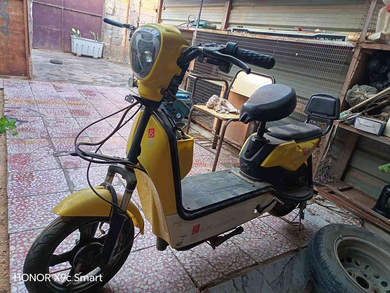 السلام عليكم دراجه شحن للبيع ما مستخدمه هواي نضيفه  نتركت وبطاريتين وگفن البطاريه الوحده ب 20 مكاني ديوانيه سعر 175 وبيه مجال قليل شارع لاسكان مقابيل المعهد ***********
