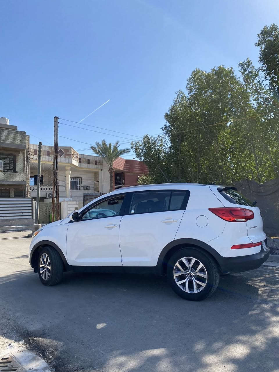 سبورتج 2016 رقم بغداد
 ضررها كما موضح بالصور ماشيه73 ميل 
بدون ضرر داخلي وبدون ايرباك نقصها تبريد 
 والسونار موجوده صورته 
السعر المطلوب 143 وبيها مجال 
مكانها بغداد / حي الاعلام / الشباب
الاتصال على الرقم فقط متوفر واتساب ***********
