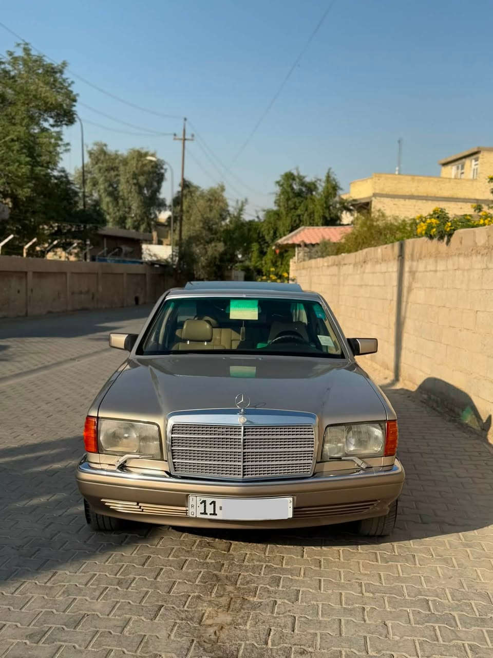 السلام عليكم شباب 
بسبب الوعود الكاذبه اعادت النشر 
مارسدس رائاسي للبيع  
موديل ١٩٩١ ابلاد السياره حلوه بيه صبغ جماليه محرك عنكبوت SE300
وجنايت المارسدس يعرفون مواصفاته كهربائيات كله شغاله تدفئه تبريد شغاله 
رقم بغداد 
ومكانه بغداد 
سعر 95وبيه مجال للشراي 
رقم للتصال ‭***********‬
