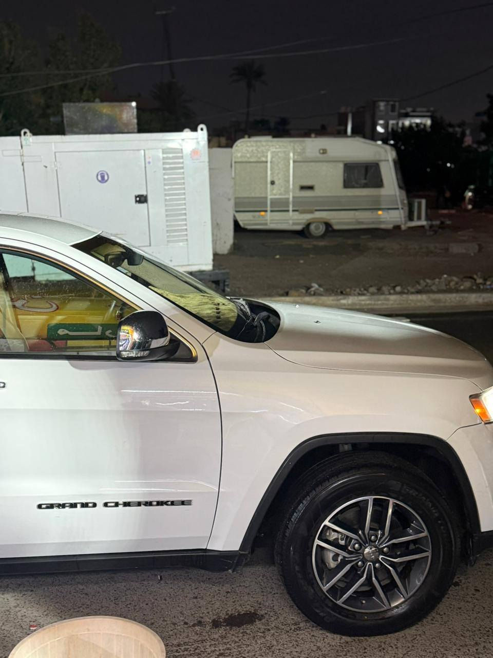 السلام عليكم جيب لمتد ٢٠١٧ ماشيه ٢٨ فول عدا الفتحه حادثه جاملغ بنيد مصلحات السعر ١٩٠ بيها مجال ***********
