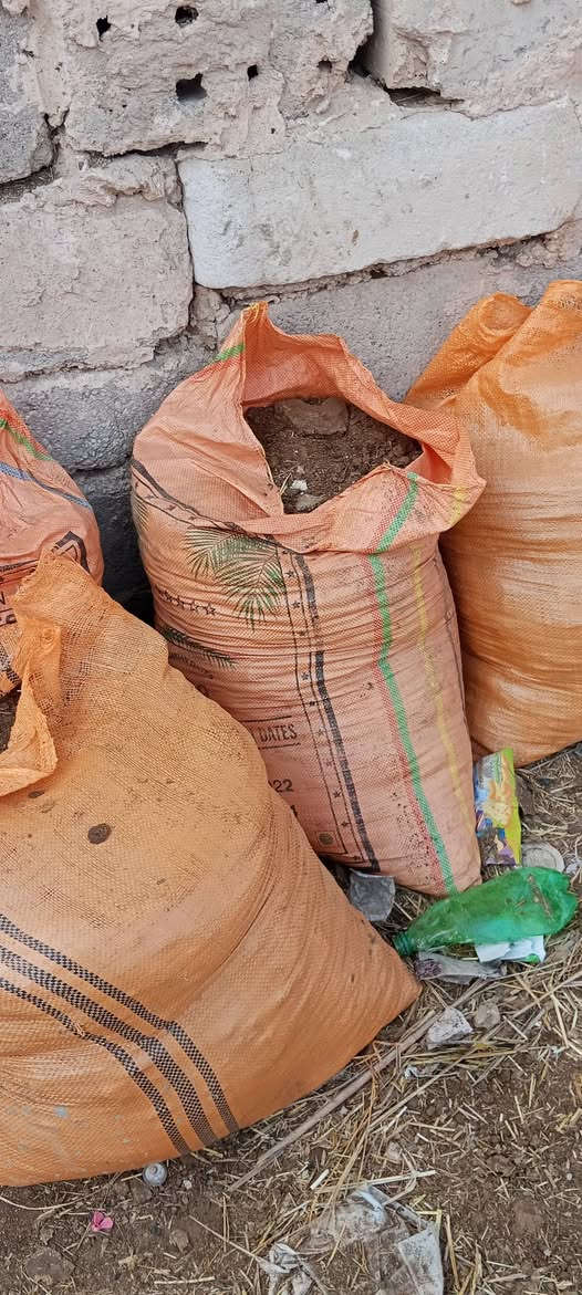 سماد درجه اوله الكونيه بتلاثه كميات هواي موجوده. ***********. للحديقه
