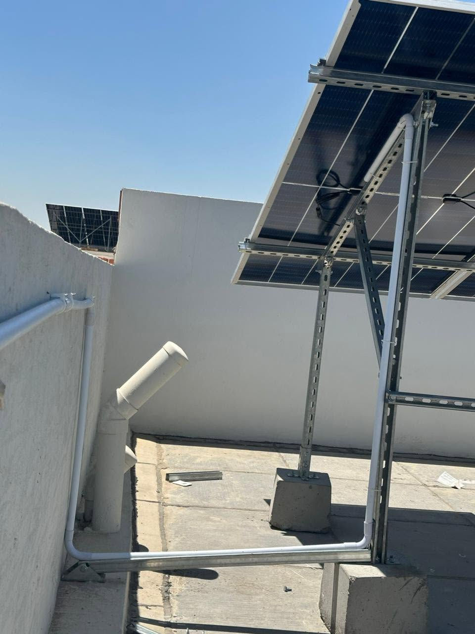 🔋⚡ منظومة طاقة شمسية عملاقة للأحمال الكبيرة ⚡🔋

هل تبحث عن تشغيل قوي ومستقر على مدار الساعة؟

نقدم لكم منظومة متكاملة قادرة على توفير 30 أمبير ليلاً وأكثر من 40 أمبير نهاراً حسب ظروف التشغيل والأحمال، لتمنحكم استقلالية وأداءً استثنائياً.

✅ 18 لوح جينكو بقدرة 650 واط للوح الواحد
✅ بطارية هورايزن العملاقة بسعة 32 كيلوواط ساعة
✅ انفيرتر هورايزن 12 كيلوواط عالي الكفاءة
✅ جميع المكونات بضمان يصل إلى 10 سنوات

منظومة مصممة وفق أعلى المعايير العالمية لتلبية احتياجات المنازل والمشاريع والأحمال الكبيرة، مع تنصيب احترافي وخدمة ما بعد البيع.

📞 للاستفسار والحجز:
***********

📍 ديالى – بعقوبة – شارع الفلاحة
مقابل معرض خريسان للسيارات
بالقرب من مرطبات الأمير

🏢 شركة أبراج المهندسين
ثقة، جودة، وضمان حقيقي لما بعد البيع
