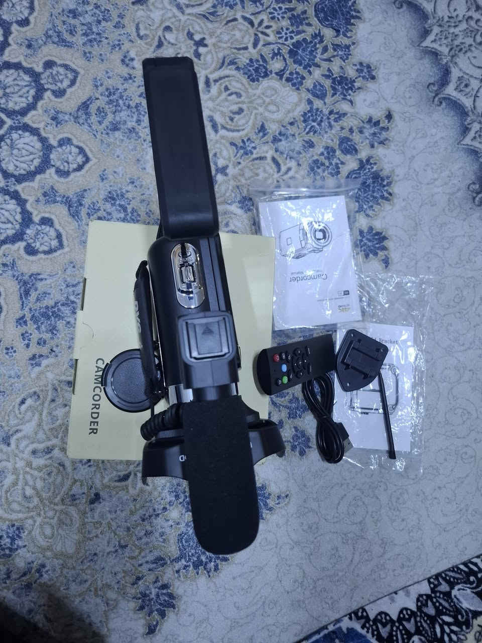 كاميرا أمازون 4k جديدة غير مستخدمة مع كامل ملحقاتها حقيبة وكارتونة و ريمونت كونترول وواير شحن تايبسي تستخدم لتصوير السفرات واللقاءات و المحاضرات و فلوكات اليوتيوبرية 
وكذلك لتصوير المواكب الحسينية  والمناسبات ، خفيفة وسهلة الحمل والتفكيك السعر ١٠٠ ألف دينار للتواصل على رقم الوتساب ***********   كربلاء المقدسة .
