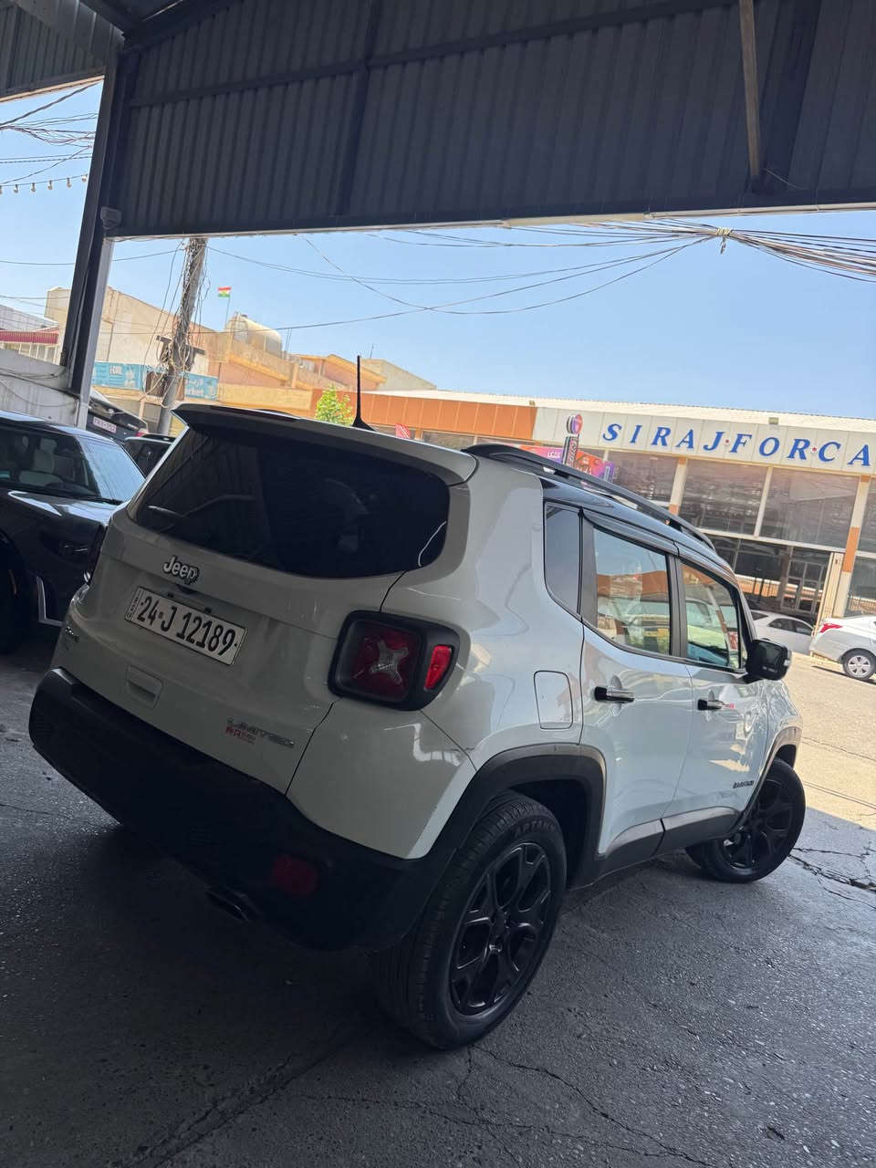 جيب رنجد موديل ٢٠٢٠ 
سيارة بس بوند صبغ بدون دواخل بدون ارباك كير محرك كهربائيات كل بشرط سيارة فول فول مواصفات بانوراما داخل جلد شاشة كبير كشنات جلد و هيتر و سيارة فور ويل 4x4 مواصفات فول 1/1 سعر جدا رخيص ١١٦ ورقة ومكان سيارة دهوك 
*********** دهوك, العراق
