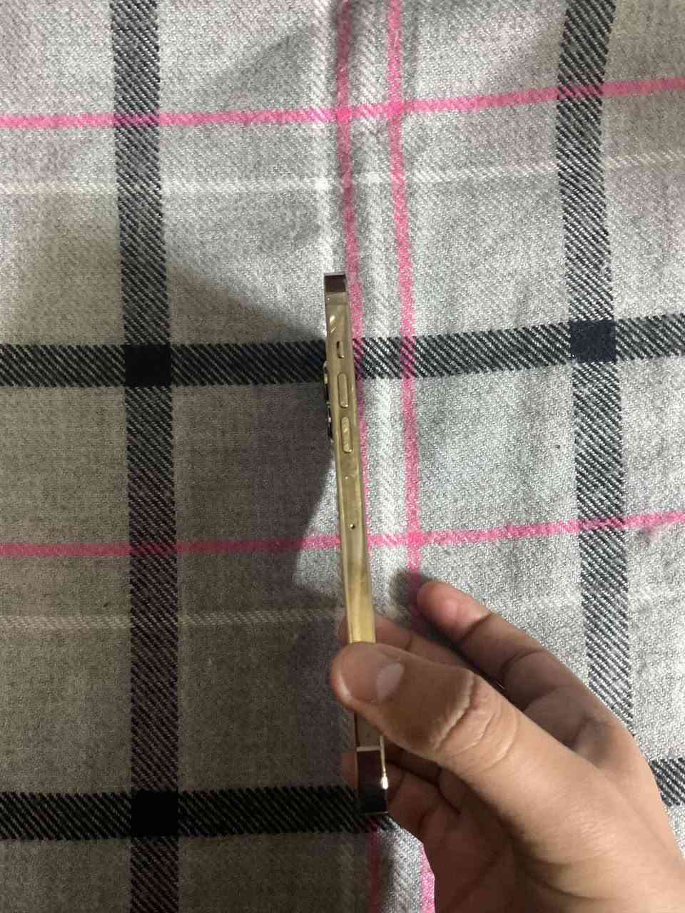 سلام عليكم.
آيفون 13 برو ماكس لون ذهبي 
أمريكي 🇺🇸.  
كفاله كفاله عامه 
بطاريه 83‎%‎
ذاكره 512
الجهاز كامل 
مكاني بغداد حي القاهره موجود توصيل بغداد فقط
للبيع شعر خاص أو الاتصال بالرقم أو واتساب (***********)
