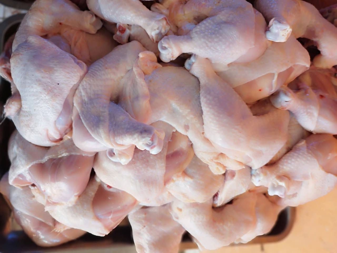 🐔 السعاده للدجاج الحي

💥 أسعار الدجاج الحي

🐓 معدل 1700 غم — 7,000 

🐓 معدل 2 كغم — 8,000 

🐓 معدل 2.5 كغم — 9,000 

🍗 أسعار التقطيع

صدر — 5,000 

فخذ — 5,000 

أجنحة — 4,000

كبد — 5,000 

حواصل + كبد — 4,000 

أركاب — 1,500 

صدر مسحب ــــ 7,000

للأتصال بنا 👇👇🤳
***********  /  ***********
✨ طازج يومياً • أهلاً وسهلاً بكم

📍 كوت خاجيه - نهاية شارع 40 - مجاور مخبز الصادق / مقابل ماركت حسين القريشي
