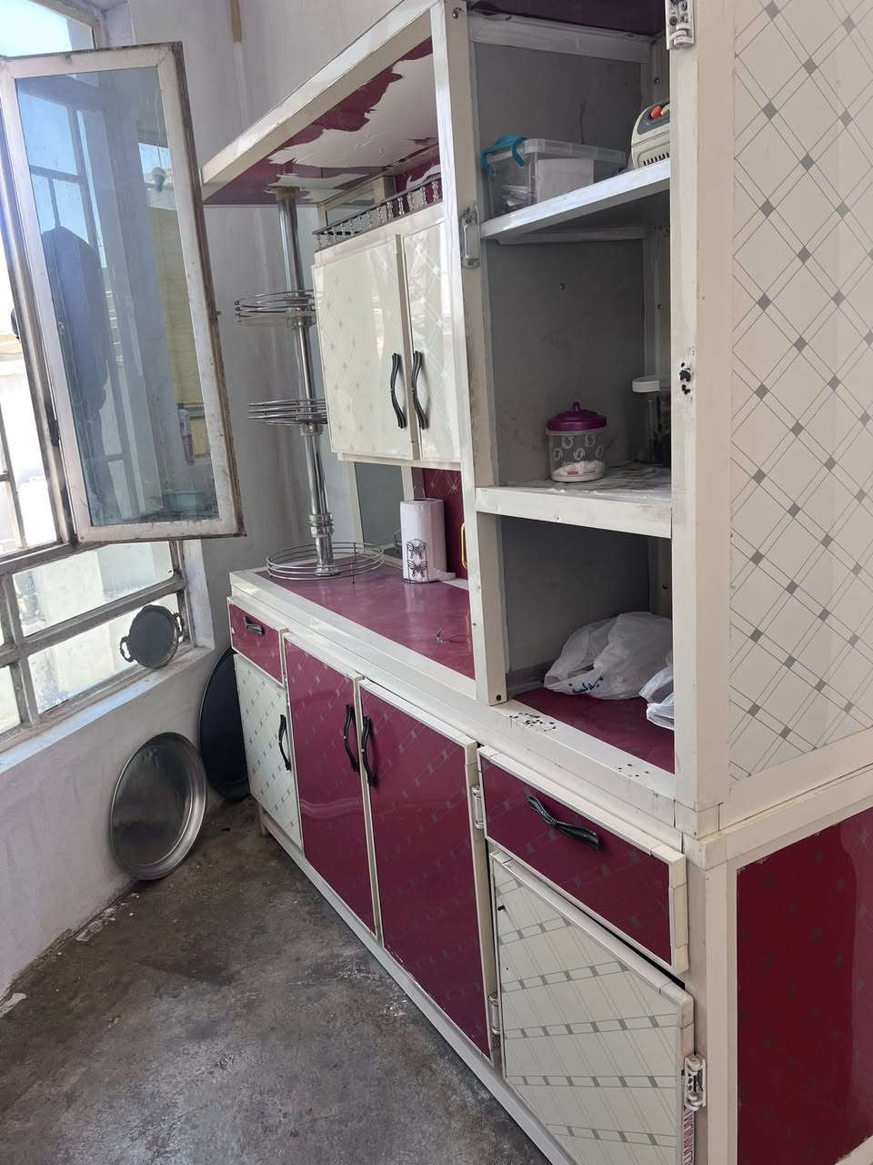 كاونتر ٤٠.  الباب موجود 
طبلات ١٥ 
ميز بلازمه ١٠


**إذا كنت صاحب هذا الإعلان وتريد حذفه لأي سبب، رجاءا أرسل رسالة إلى الدعم الفني**
