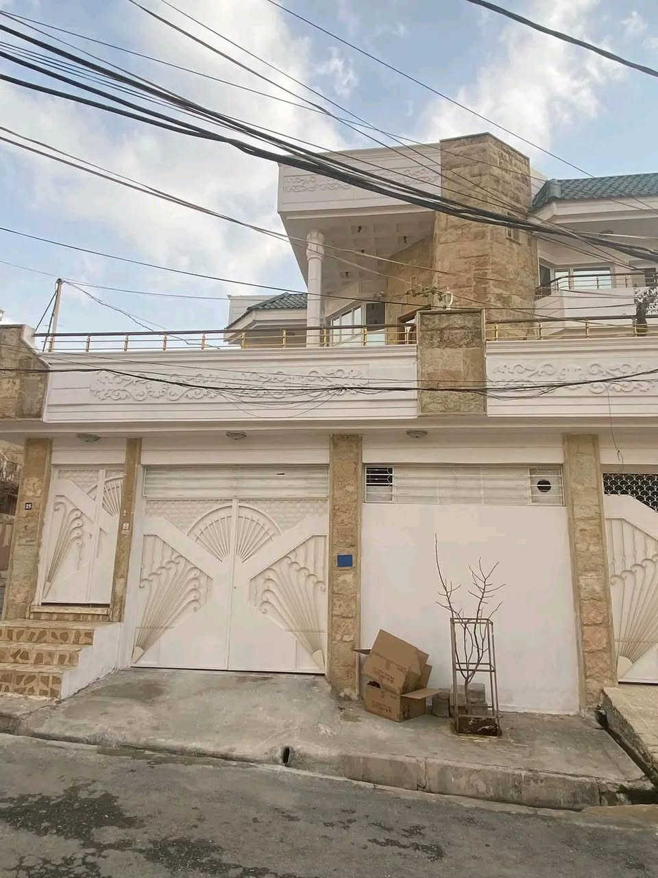 خانى روكن ٢٤٠ متر شيمال شرق.مخزن دو طابق.حه ى عسكريا سه رى پشت ريكسوس بو فروتنى ۱۷ دفتر و مجاله  [***********]
