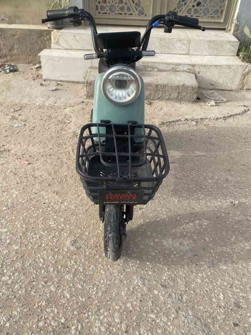 دراجة شحن جديد كلش و نضيفة
كلشي يشتغل بيها 

بصمة و سويج موجودات 

و كل عراضها موجودات 

سرعتها ٤٠حقيقي 

 بريكات امامي و خلفي شغلات 

أشاير يمين يسار شغلات 

شاشة ايباد 
بطاريات أصليات ياباني 

تمشيك ٢٠كيلو متر بل شحن 

شاحنتها موجودة 

سعرها ٢٥٠الف

 

مكان النجف شارع مطار 

للاستفسار واتساب ***********
