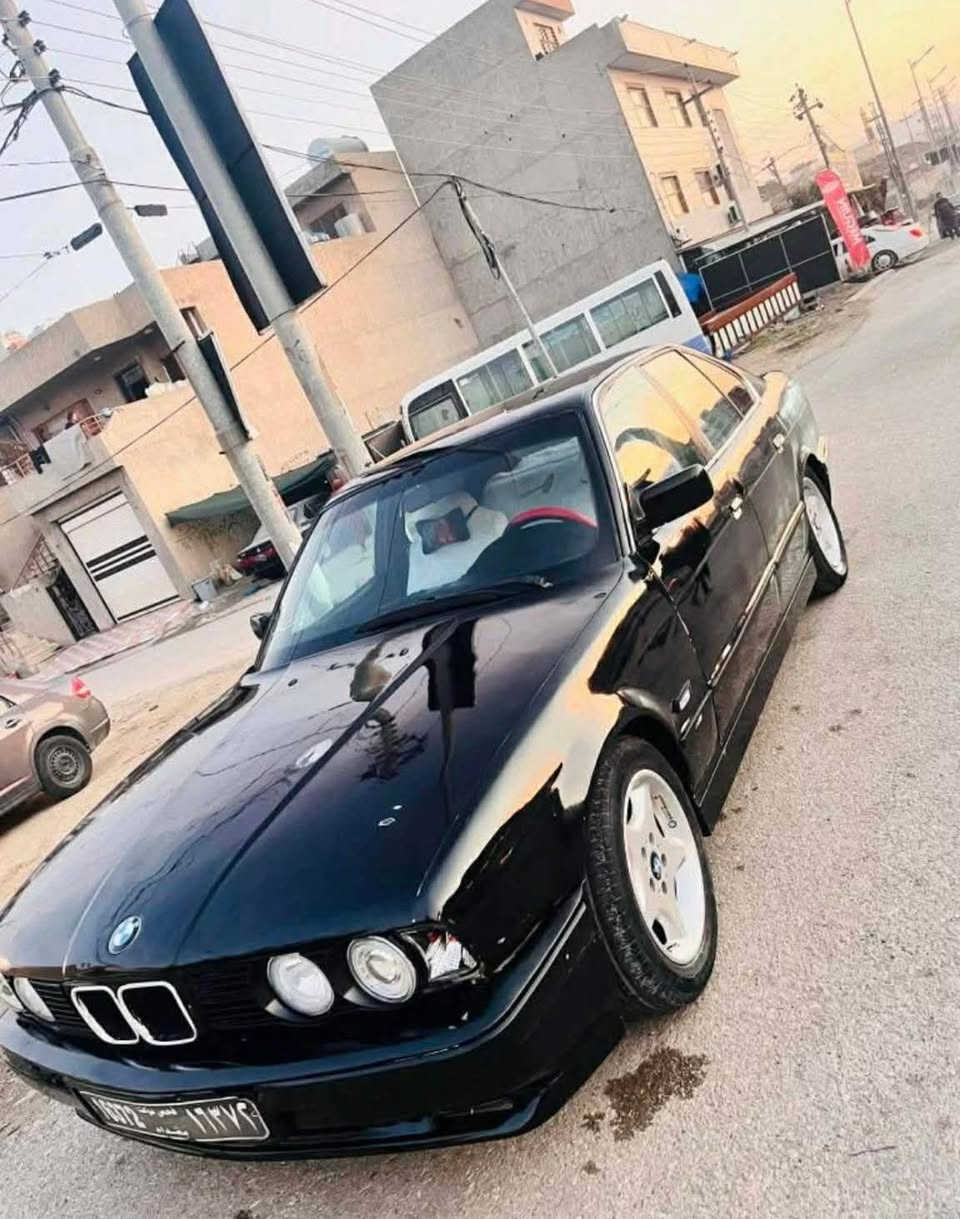 سەرەتا بە ناوی خوا bmw 1993
علوج 
520 کەپس گیر عادی 
چوار جام کارەبا دەشبول لەمس 
پیشو دوای M
لایت ئەلقە و زینۆن و عەدەسە 
پیشو دوای کەپسە 
جوار تایەو ویل 95 
کامل جوانکاری بۆ کراوە 
ماڵی دۆستە 
سعری 16 وەرەقە و مجال برایانە 
شوین سلیمانی 
***********
***********

