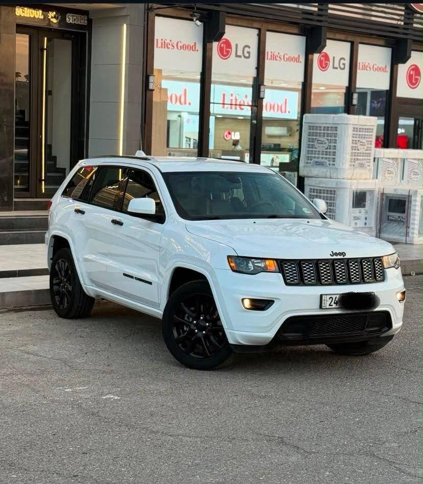 Jeep GRAND CHEROKEE 2021 

((للبيع)) 

((السياره كلين تايتل من الدعاميه لي
الدعاميه وارد امريكي 
جديدة السياره ونظيفه))

جيب كراند شيروكي ( بلاك توب ) 
موديل 2021 فور ويل 

رقم شمالي دهوك بأسمي تحويل مباشر 

اللون : ابيض 

كافة الايرباكات سليمة 

عداد المسافة :44 الف ميل 

حجم المحرك : 6سلندر (3600) 

مواصفاتها : بلاك توب 

فور ويل 

ويل 20 

بصمه دخول + تشغيل 

تشغيل عن بعد 

3 وضعيات قياده

حساس خلفي 

رادار خلفي + جانبي 

كشنات جلد + كنتاره

تدفئه المقاعد الاماميه

تدفئه الستيرن  

تحكم ستيرن  

صندوك كهرب
 
شاشة كبيرة 

وبعد بيها كثير شغلات 
سعر السيارة (300) ورقة 

عنوان السيارة / موصل 

للاتصال او للتوصل واتساب على الرقم 
***********
