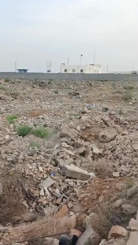 فرصة عقارية ذهبية لا تُفوّت في الرمادي! 

أرض للبيع في أحد أرقى وأسرع المناطق نمواً في الأنبار ✨

📍 الموقع الاستراتيجي: خلف مستشفى الرازي خلف سكة القطار. 

🏛️ الجوار: مجمع جاردن ستي

📐 تفاصيل العقار 

رقم قطعه : 28 تل الرعيان 

سعره مناسب

المساحة : 200M

الشارع: 12 ركن 

السند: طابو صرف (سند فسفورة) 💎

الضمان: فتح البيان مباشرة لضمان قانوني كامل ✅

السكن في قلب المستقبل، أو استثمار واعد بلا حدود. الخيار لك!

🏠 كما نسعد بزيارتكم لمقرنا:
الرمادي - حي البكر 

#الرمادي #الأنبار #عقارات #استثمار #أرض_للبيع #طابو_صرف #فرصة #المجمع_الحكومي
تفاصيل اكثر خاص 
.......


**إذا كنت صاحب هذا الإعلان وتريد حذفه لأي سبب، رجاءا أرسل رسالة إلى الدعم الفني**