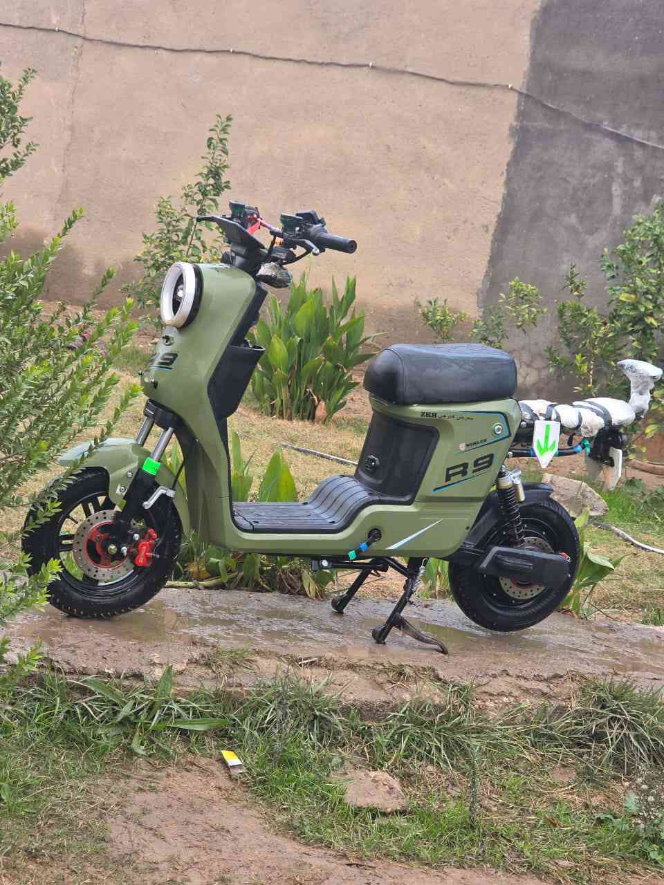 السلام عليكم شلونكم شباب بايسكل للبيع شحن هارد 9 
النظيف وهذا رقمي وانا خادم لكم ❤️🙂***********
