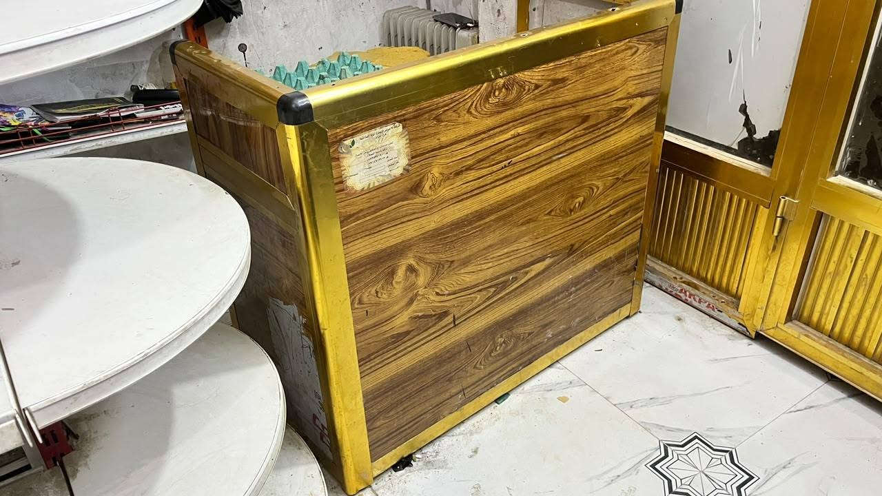 محل للبيع  ثلاث عارضات  ٢ مجمده رفوف  ٣٠  سفينه  ميز عارضة اجباس ٢  الزبير الشمال
***********
