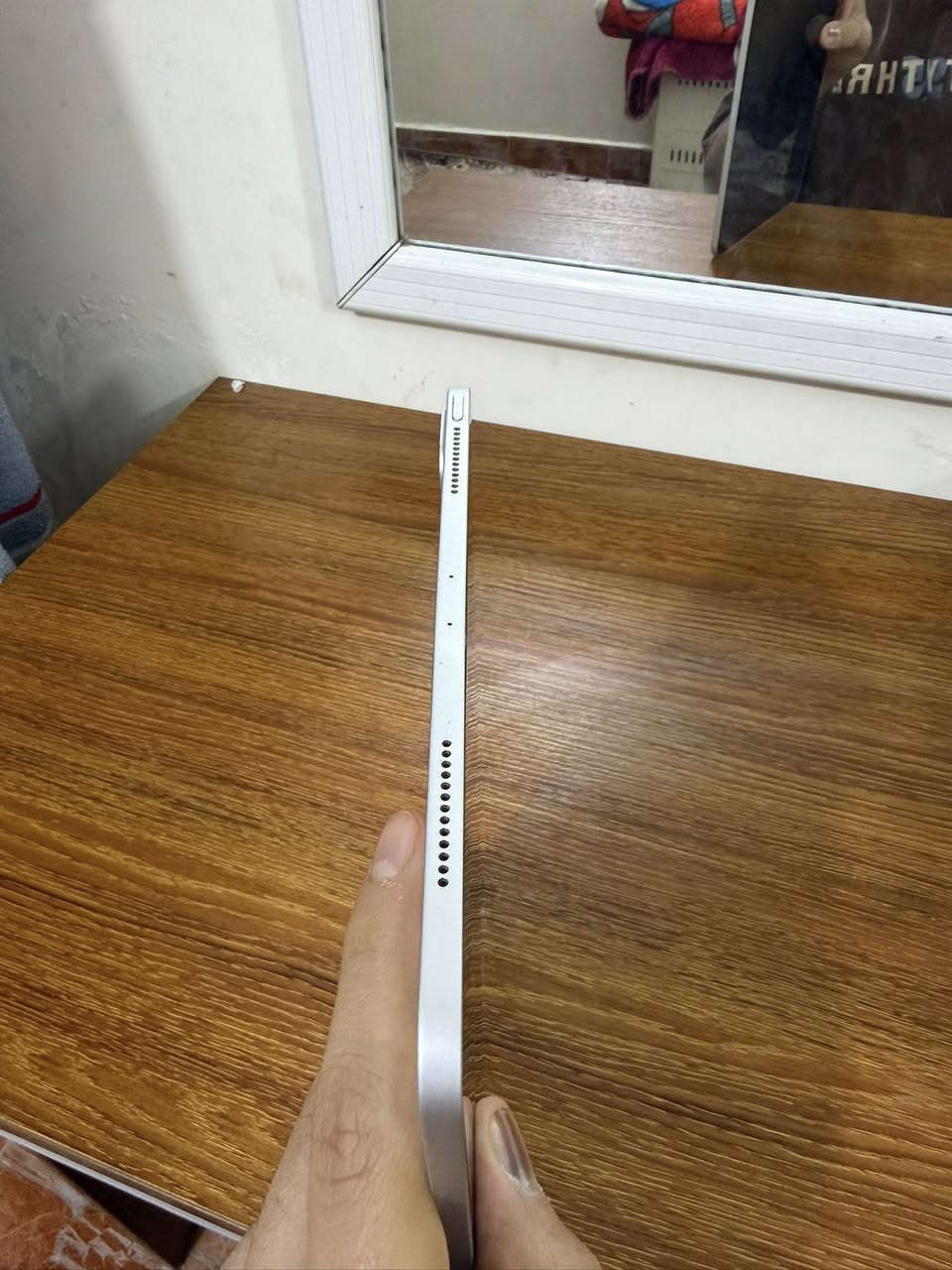 السلام عليكم ايباد 11 برو الجيل الثاني ذاكره 128 الجهاز كله شغال مابي اي عطل فيس ايدي شغال  الجهاز شخط مابي فقط مشكله وحده يصرف شحن وبي هذا البياض الي بل شاشه الباقي كله شغال رايده 390 وماكو هيج سعر *********** هذا الرقم فقط واتساب 🤍
